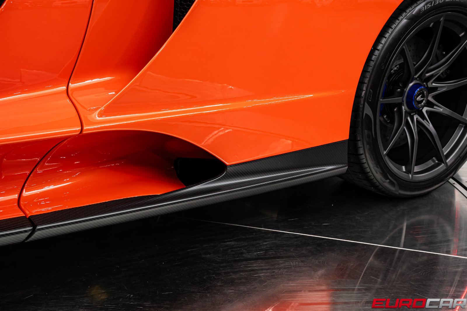 Used 2019 McLaren Senna RWD image 27