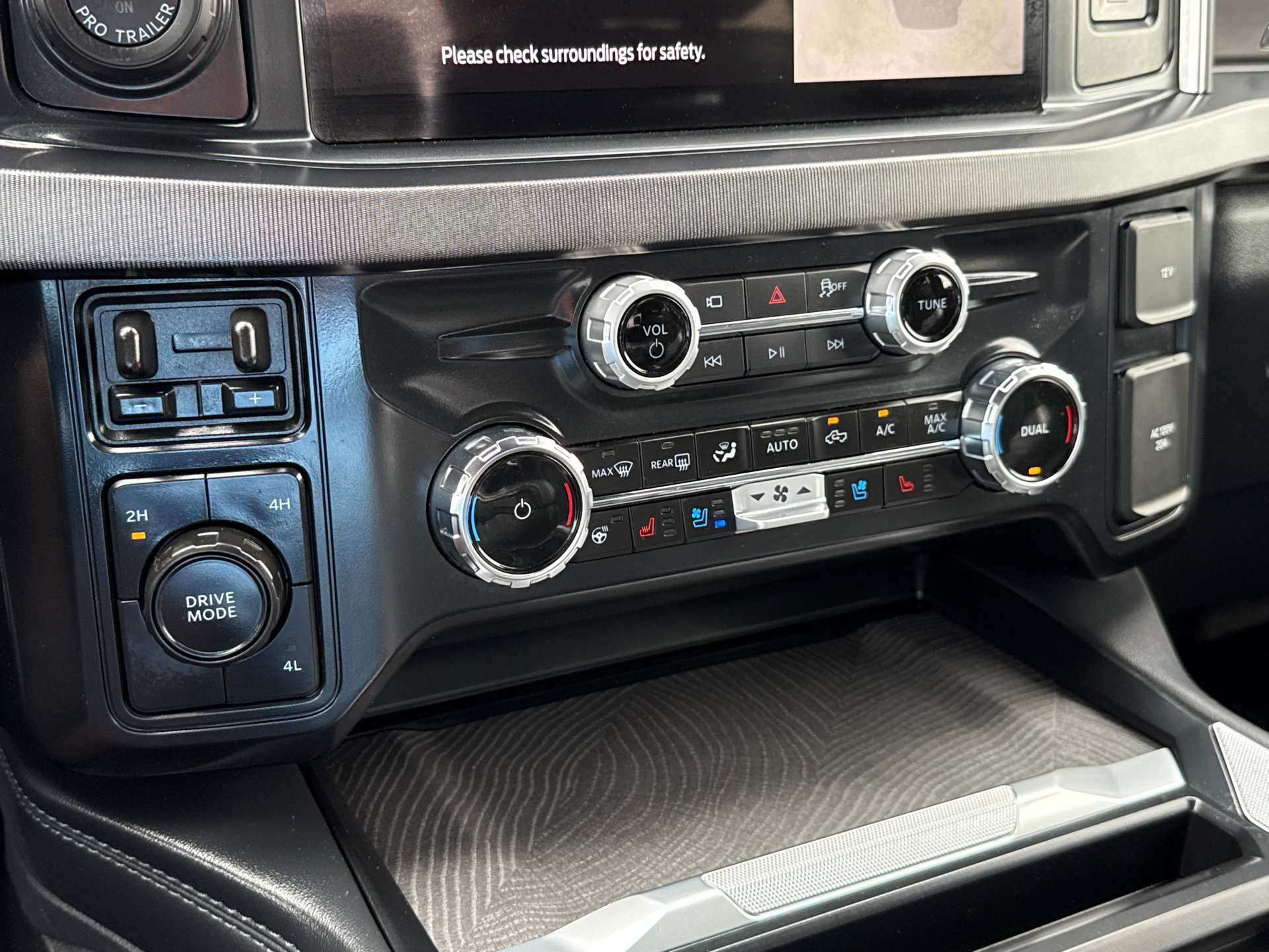 Used 2025 Ford F450 Platinum w/ FX4 Off-Road Package AWD/4WD image 27