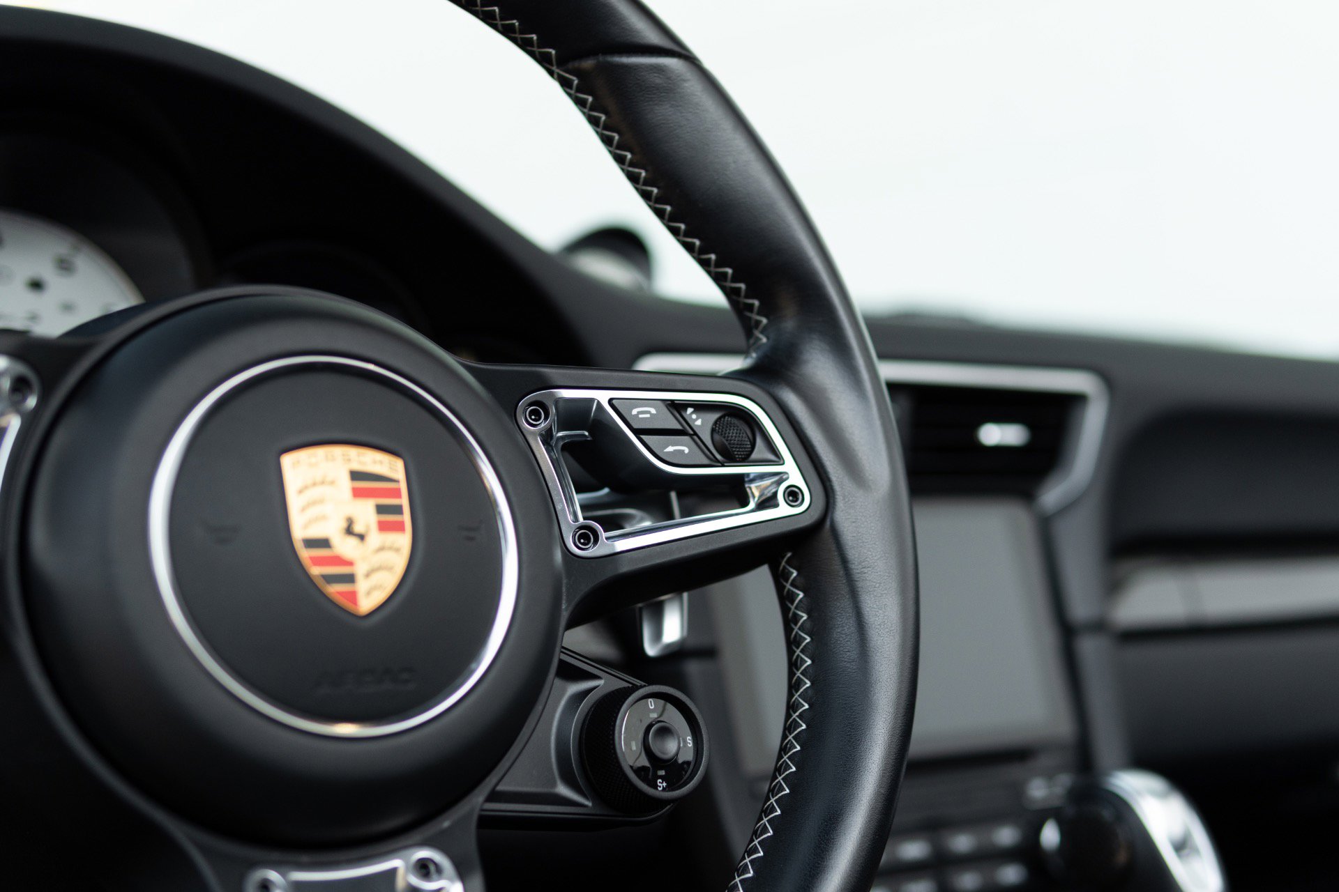 Used 2019 Porsche 911 Turbo S image 40