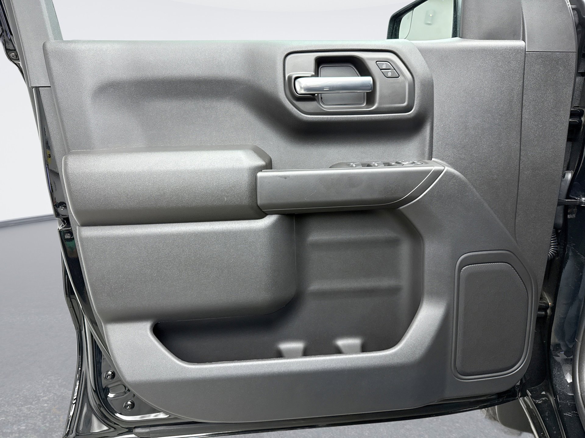 Used 2026 Chevrolet Silverado 1500 Custom Trail Boss w/ LPO, Dark Essentials Package AWD/4WD image 9