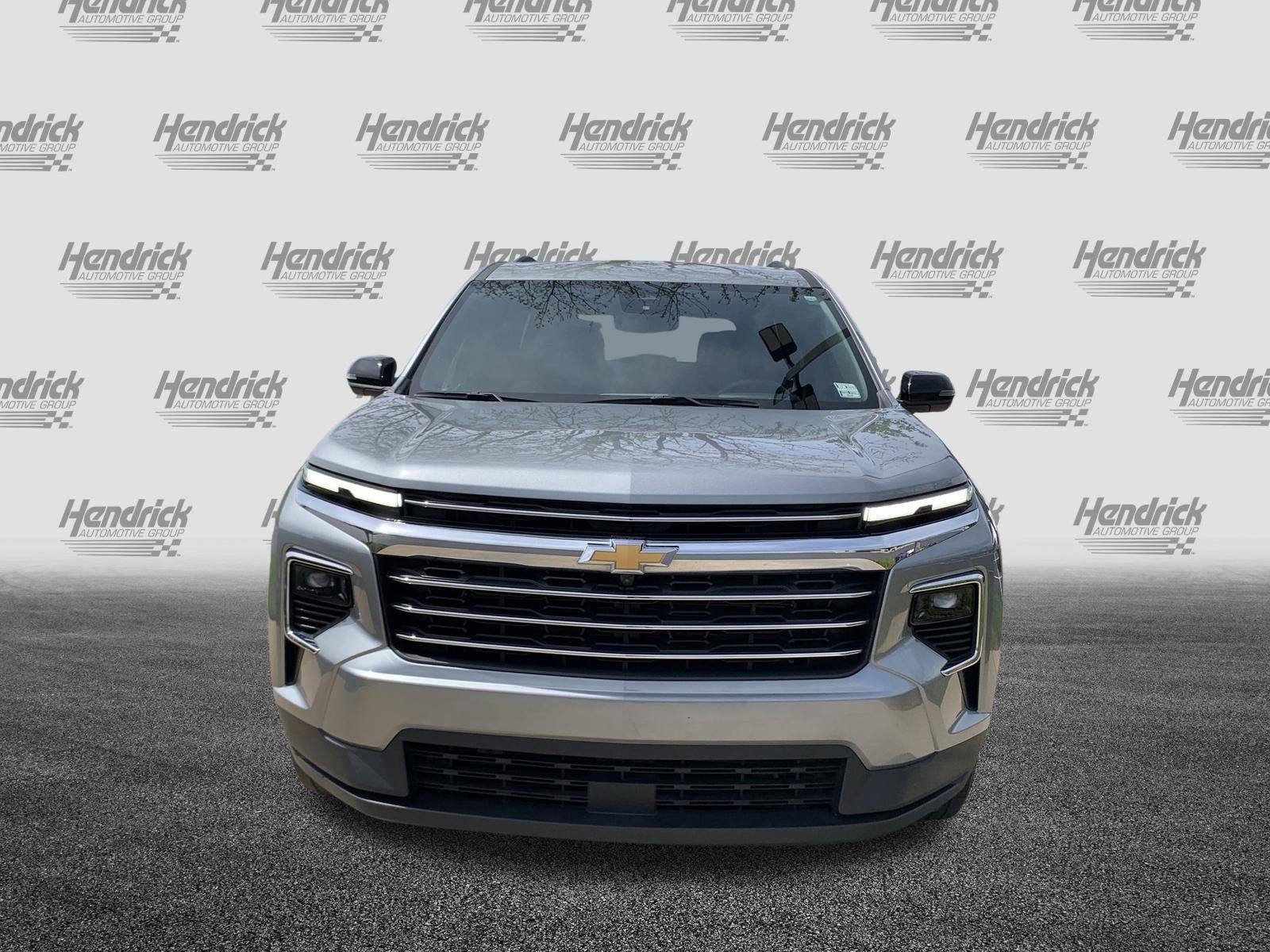 Used 2024 Chevrolet Traverse LT image 3