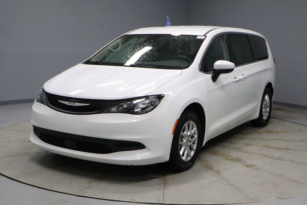 Used 2023 Chrysler Voyager LX image 6