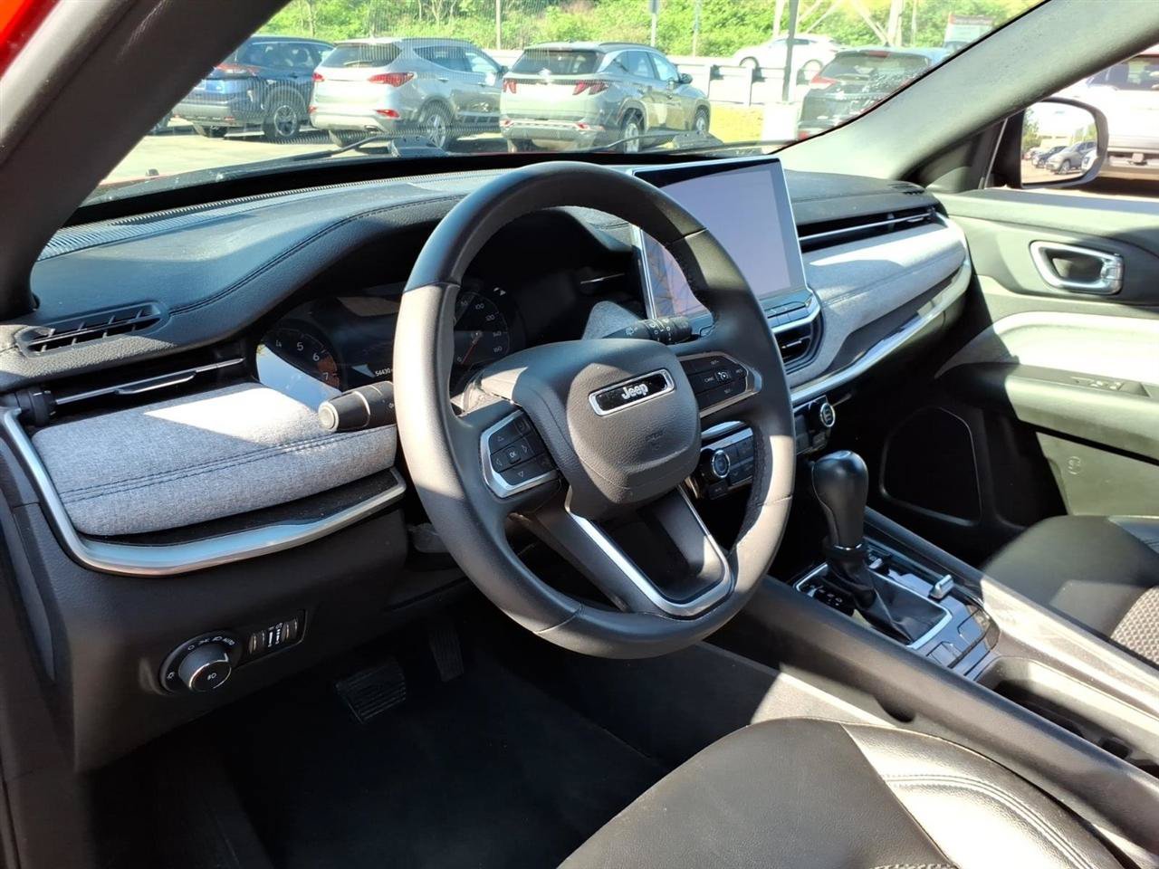 Used 2024 Jeep Compass Latitude AWD/4WD image 6