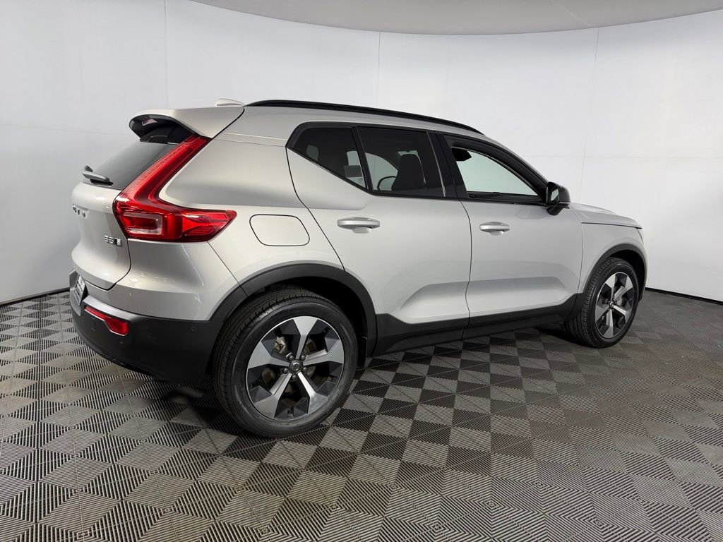 Used 2023 Volvo XC40 B5 Plus w/ Climate Package image 5