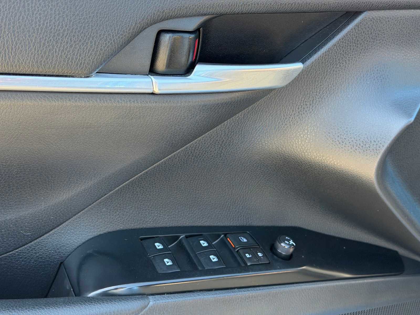 Used 2018 Toyota Camry SE FWD image 14