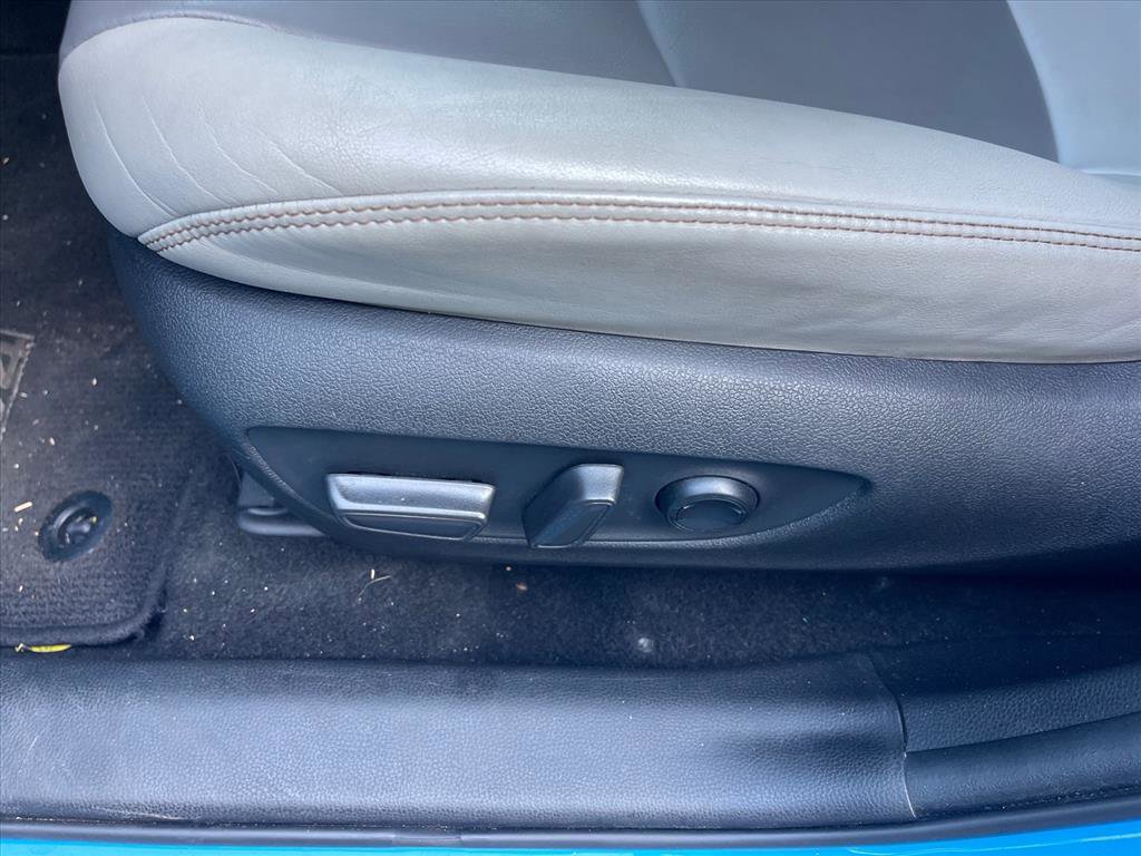 Used 2020 Toyota RAV4 XLE Premium image 9