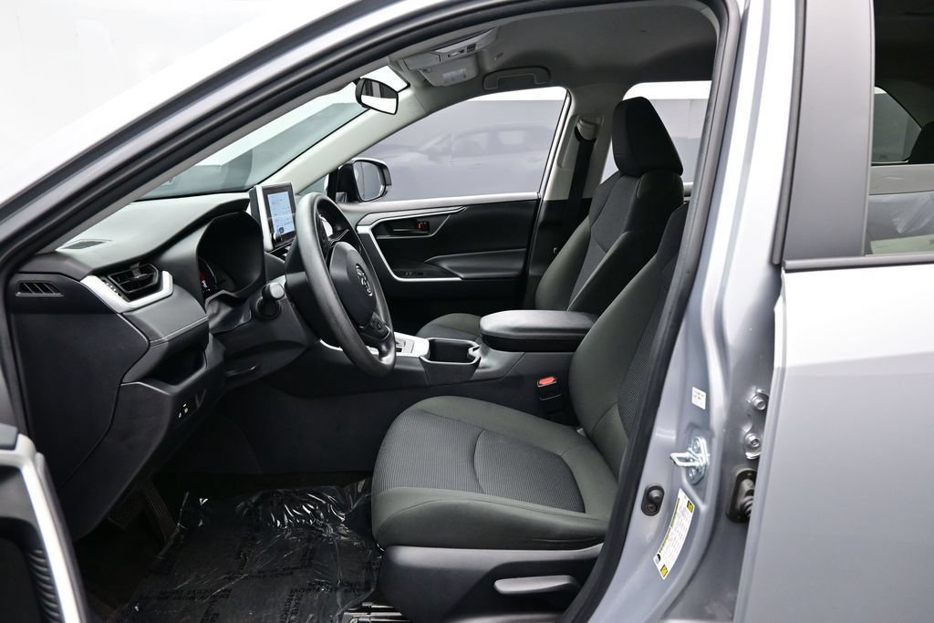 Used 2025 Toyota RAV4 LE AWD/4WD image 20