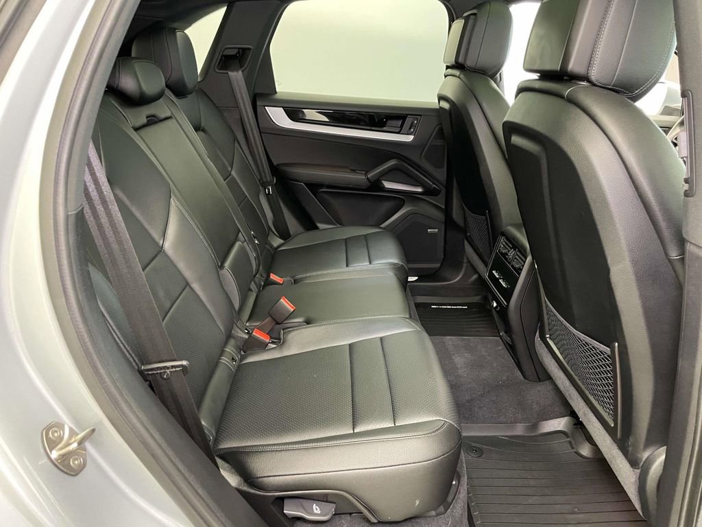 Used 2024 Porsche Cayenne image 22