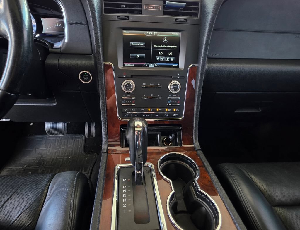Used 2015 Lincoln Navigator 4WD image 17