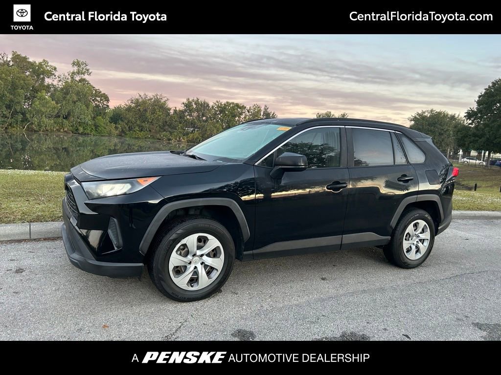Used 2020 Toyota RAV4 LE image 1