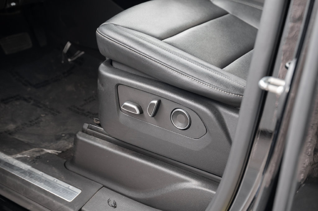 Used 2023 Cadillac Escalade ESV Luxury RWD image 20