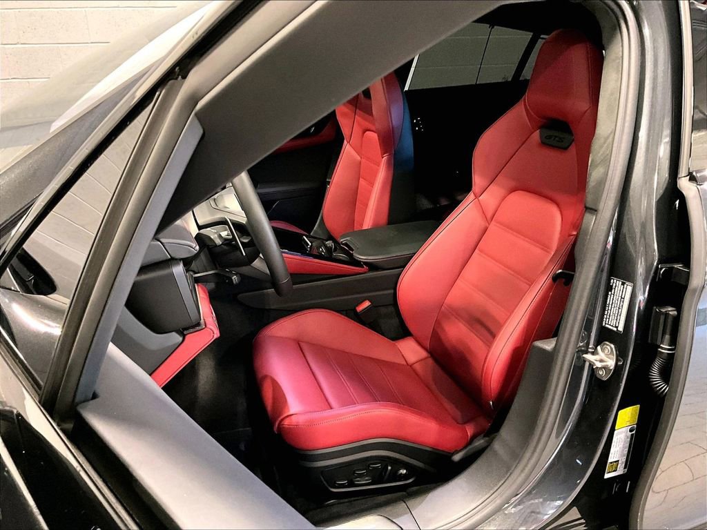 Certified 2025 Porsche Panamera GTS image 5