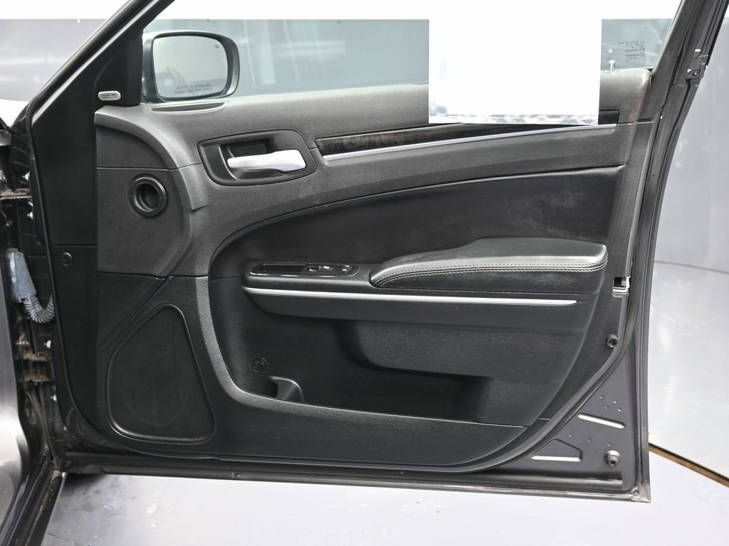 Used 2019 Chrysler 300 Limited image 36