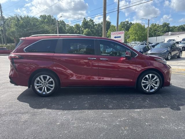 Used 2024 Toyota Sienna Platinum FWD image 7