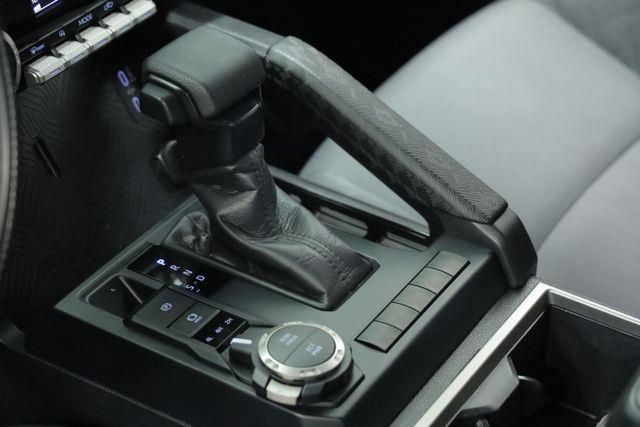 Used 2025 Toyota Tacoma SR5 AWD/4WD image 28