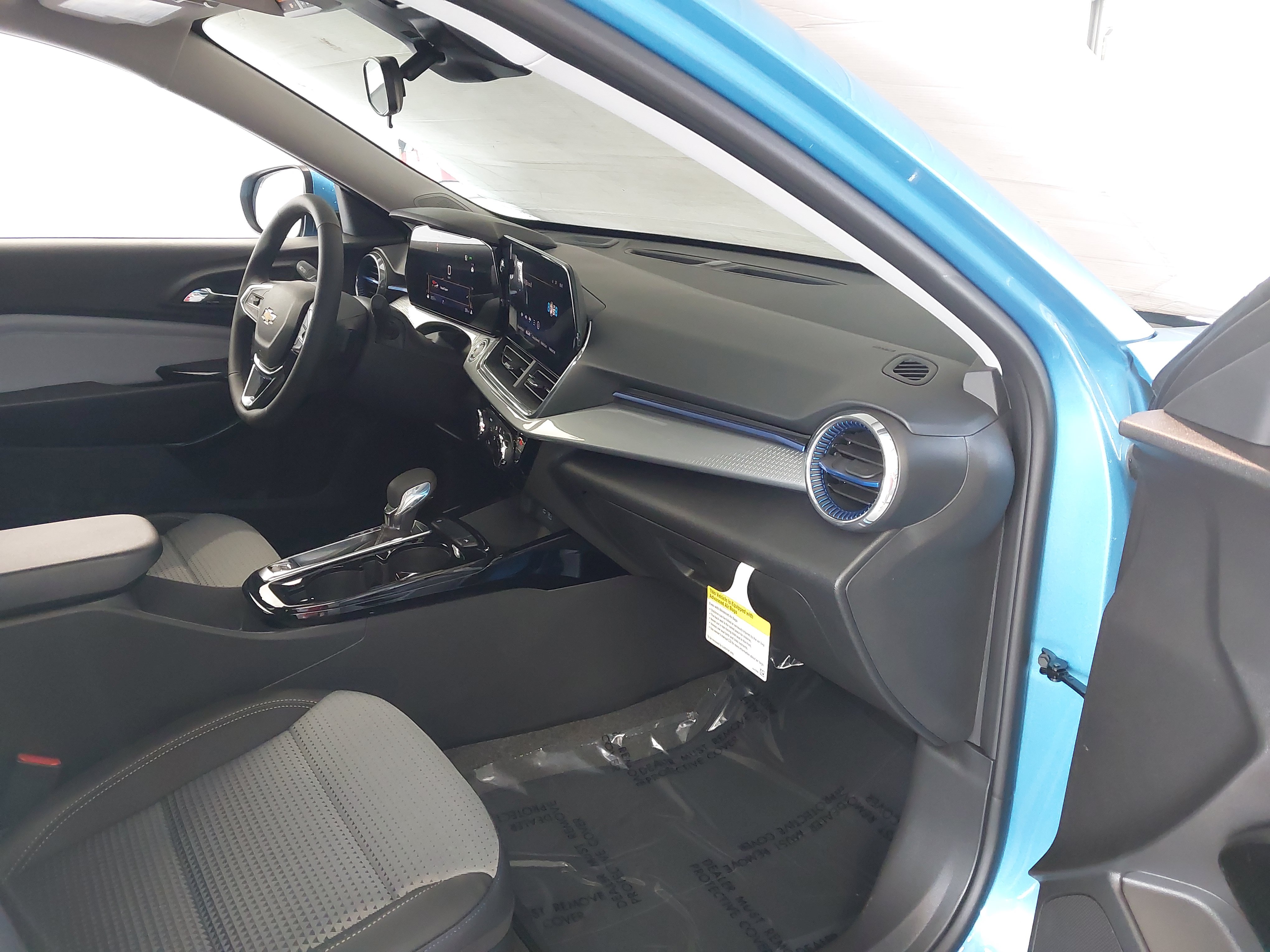 Used 2025 Chevrolet Trax LT w/ Driver Confidence Package FWD image 29