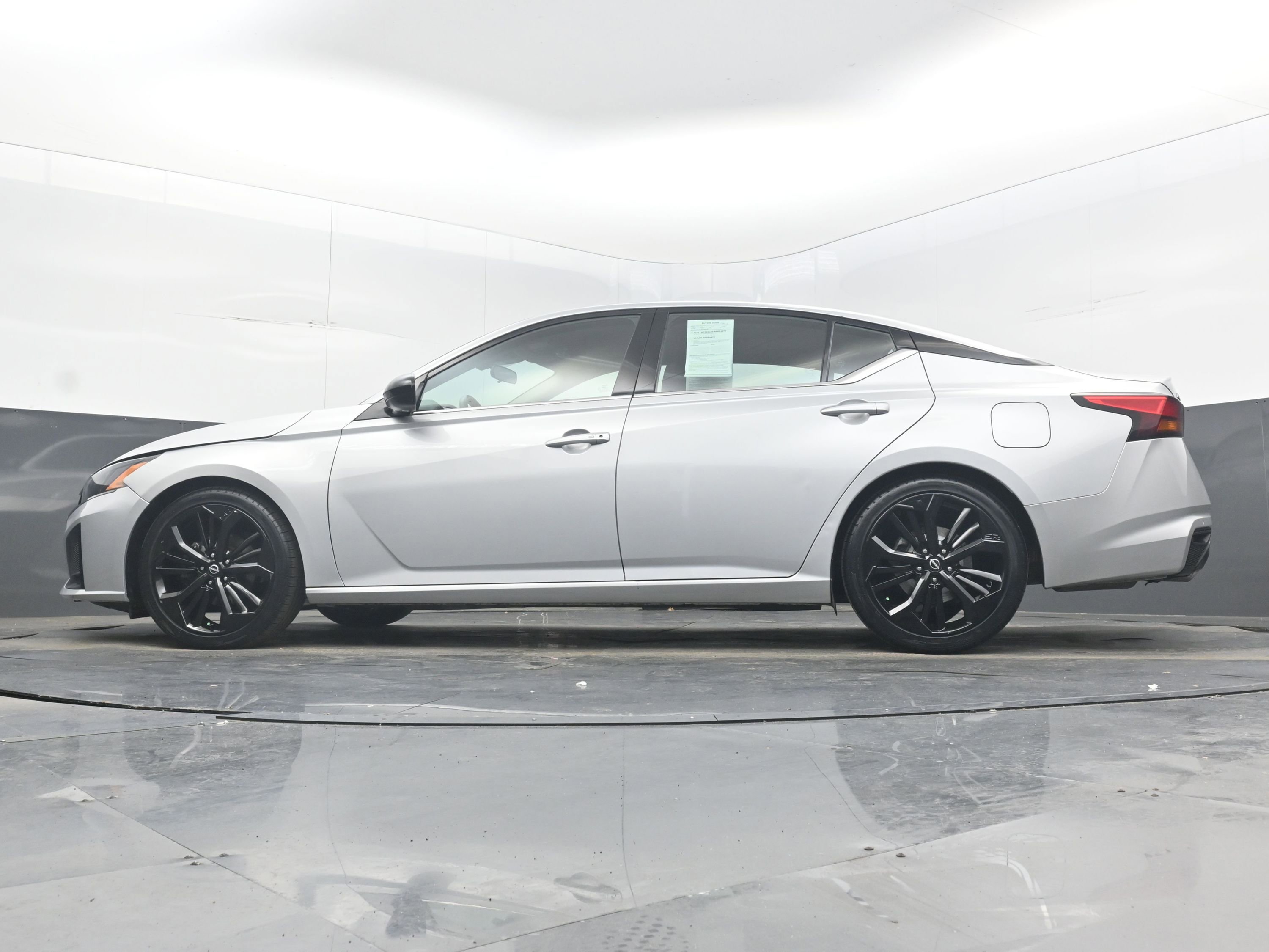 Used 2024 Nissan Altima 2.5 SR FWD image 25