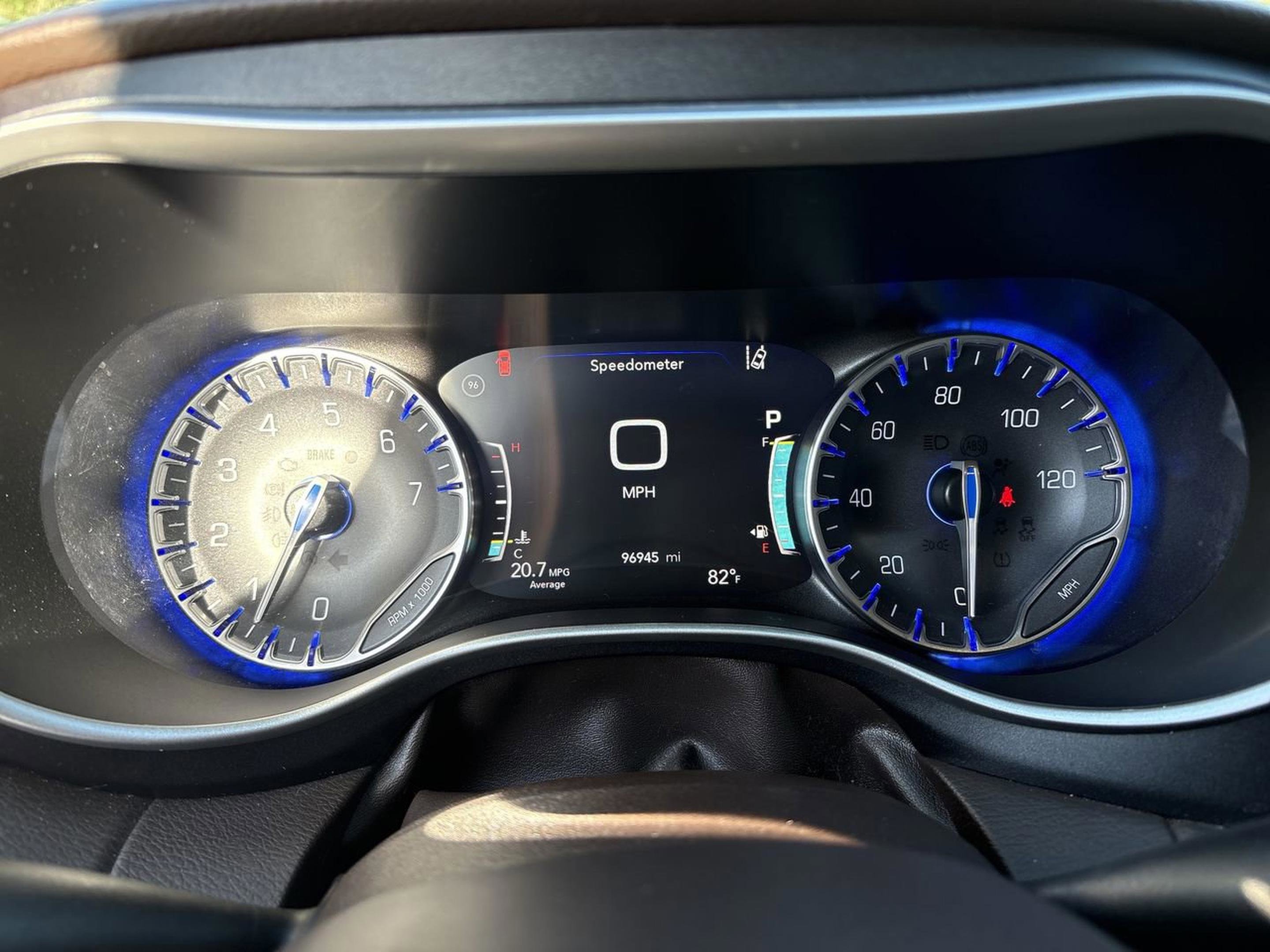 Used 2020 Chrysler Pacifica Touring-L Plus w/ Tire & Wheel Group image 12