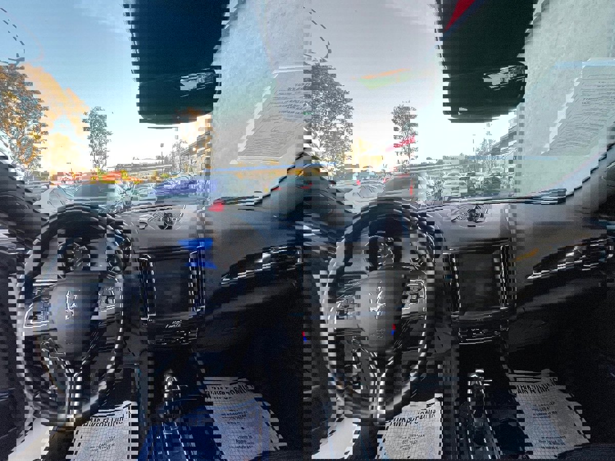 Used 2018 Maserati Levante image 11