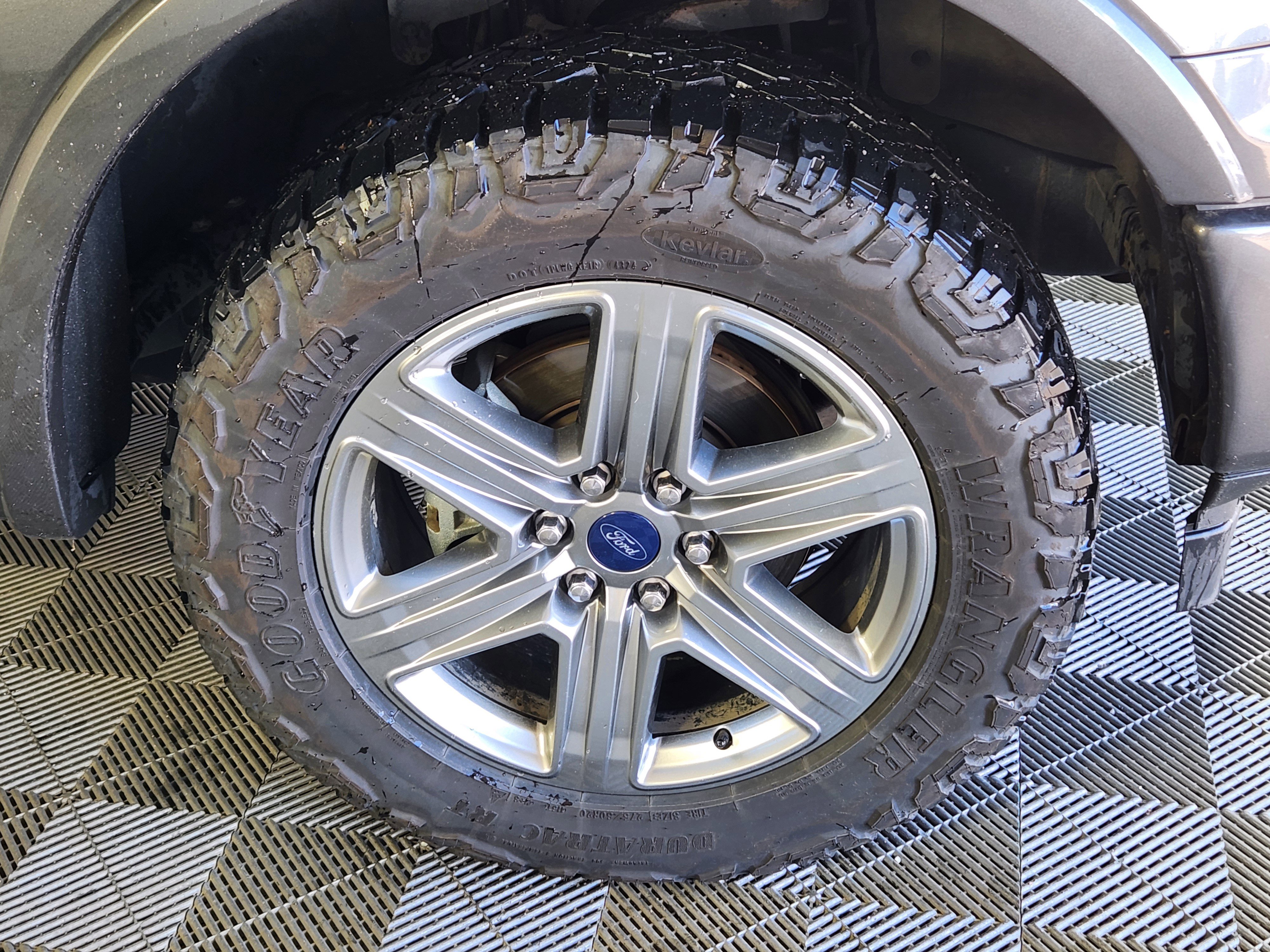 Used 2018 Ford F150 Lariat w/ Equipment Group 502A Luxury AWD/4WD image 9