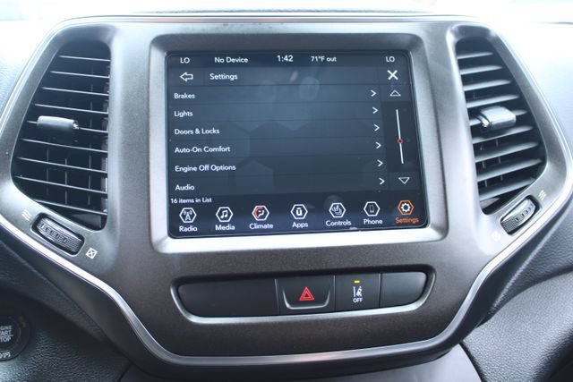 Used 2022 Jeep Cherokee Trailhawk AWD/4WD image 28