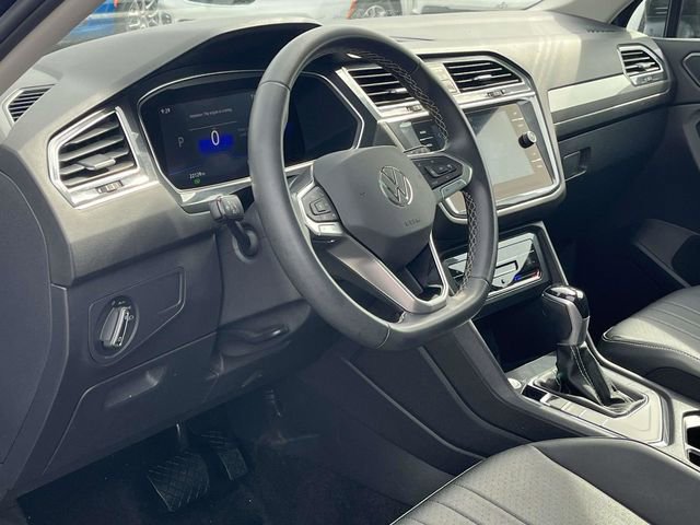 Used 2023 Volkswagen Tiguan SE w/ Panoramic Sunroof Package FWD image 12