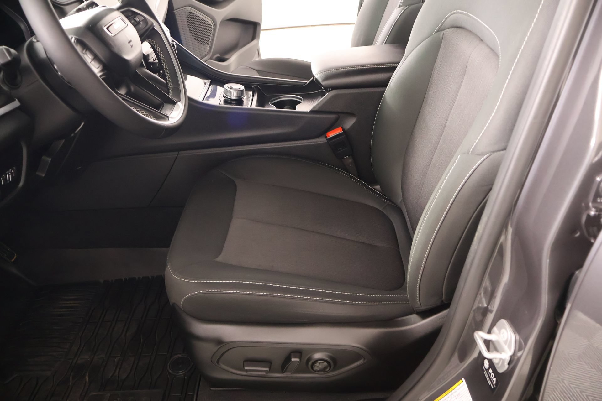 Used 2025 Jeep Grand Cherokee L Laredo AWD/4WD image 10