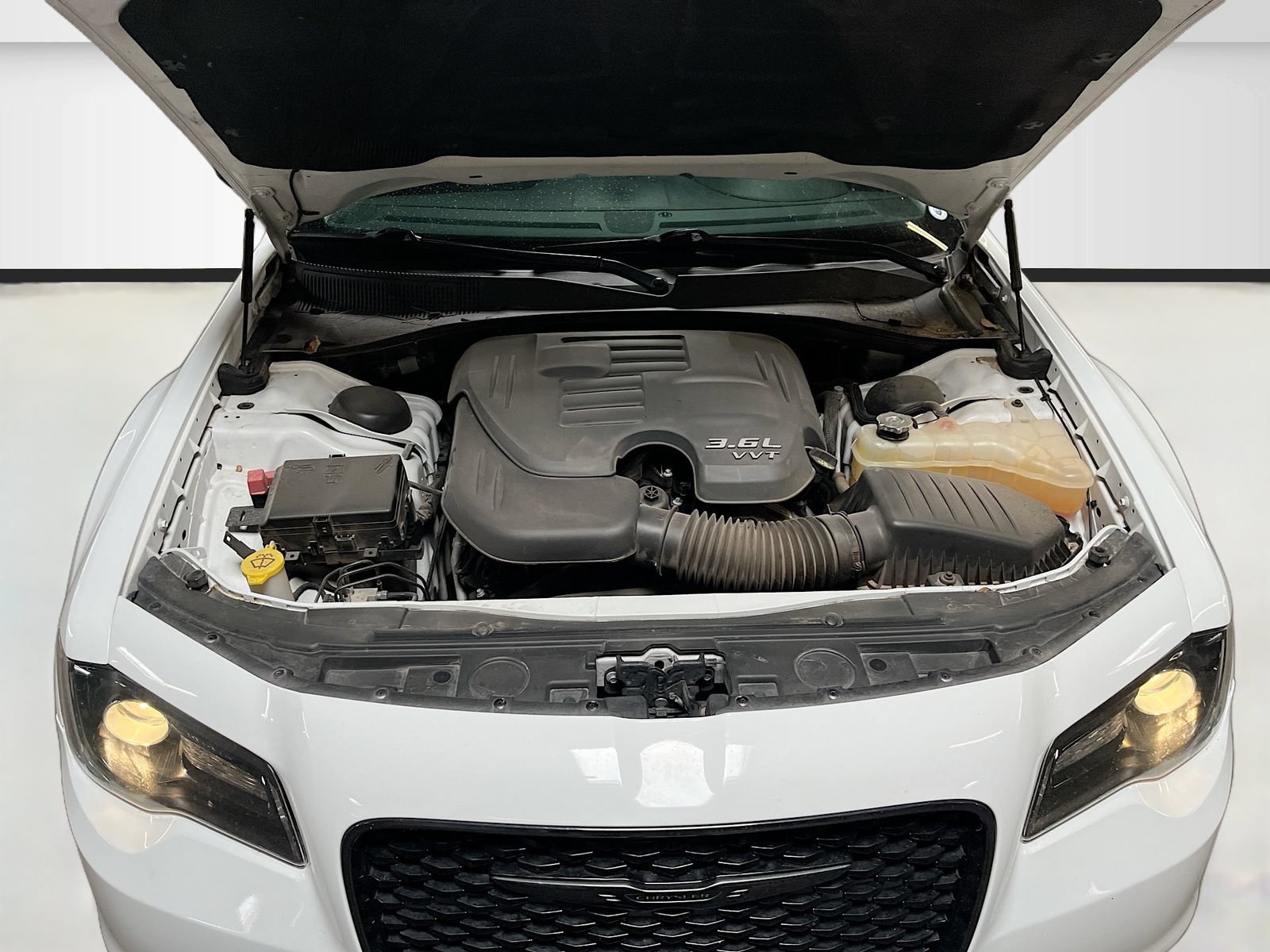 Used 2022 Chrysler 300 Touring w/ Sport Appearance Package RWD image 27