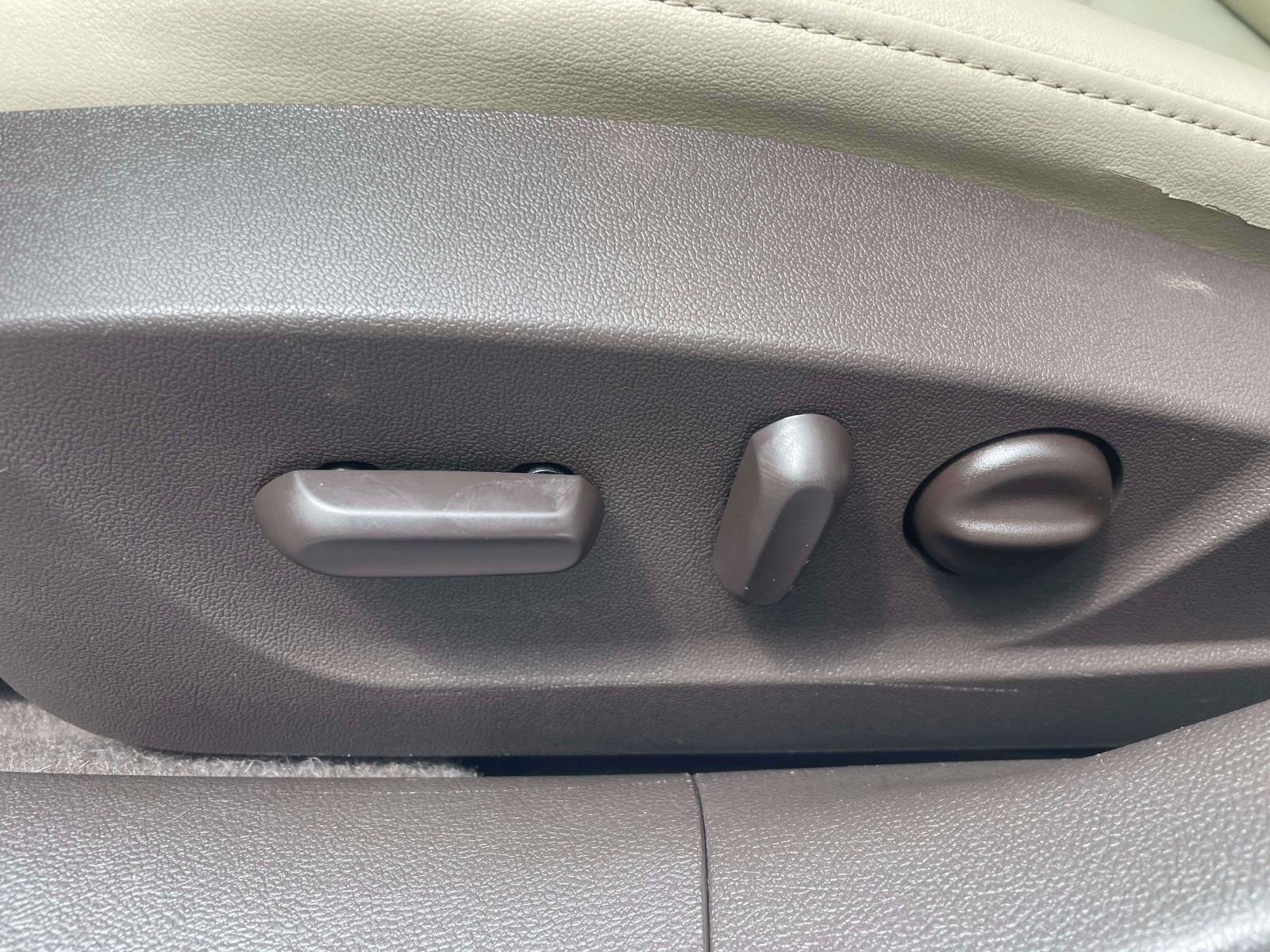 Used 2016 Chevrolet Malibu LT w/ Power Convenience Package FWD image 12
