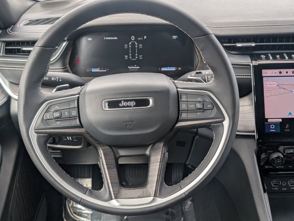 Used 2024 Jeep Grand Cherokee L Limited w/ Luxury Tech Group II image 16