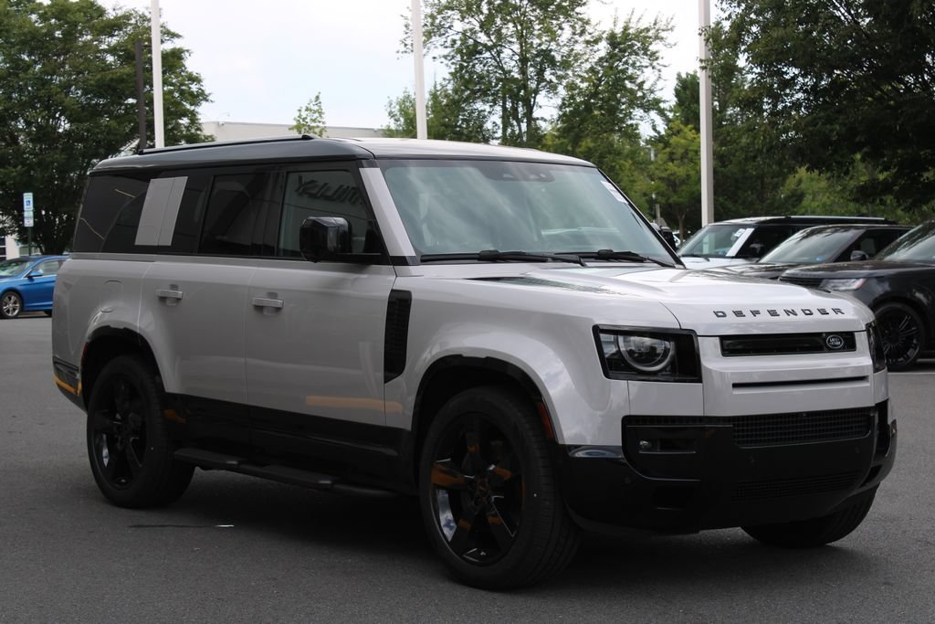 New 2026 Land Rover Defender 130 X-Dynamic SE AWD/4WD image 2