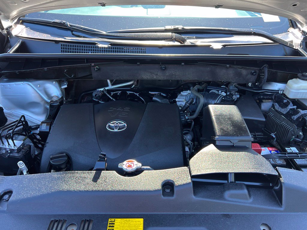 Certified 2018 Toyota Highlander Limited Platinum AWD/4WD image 48