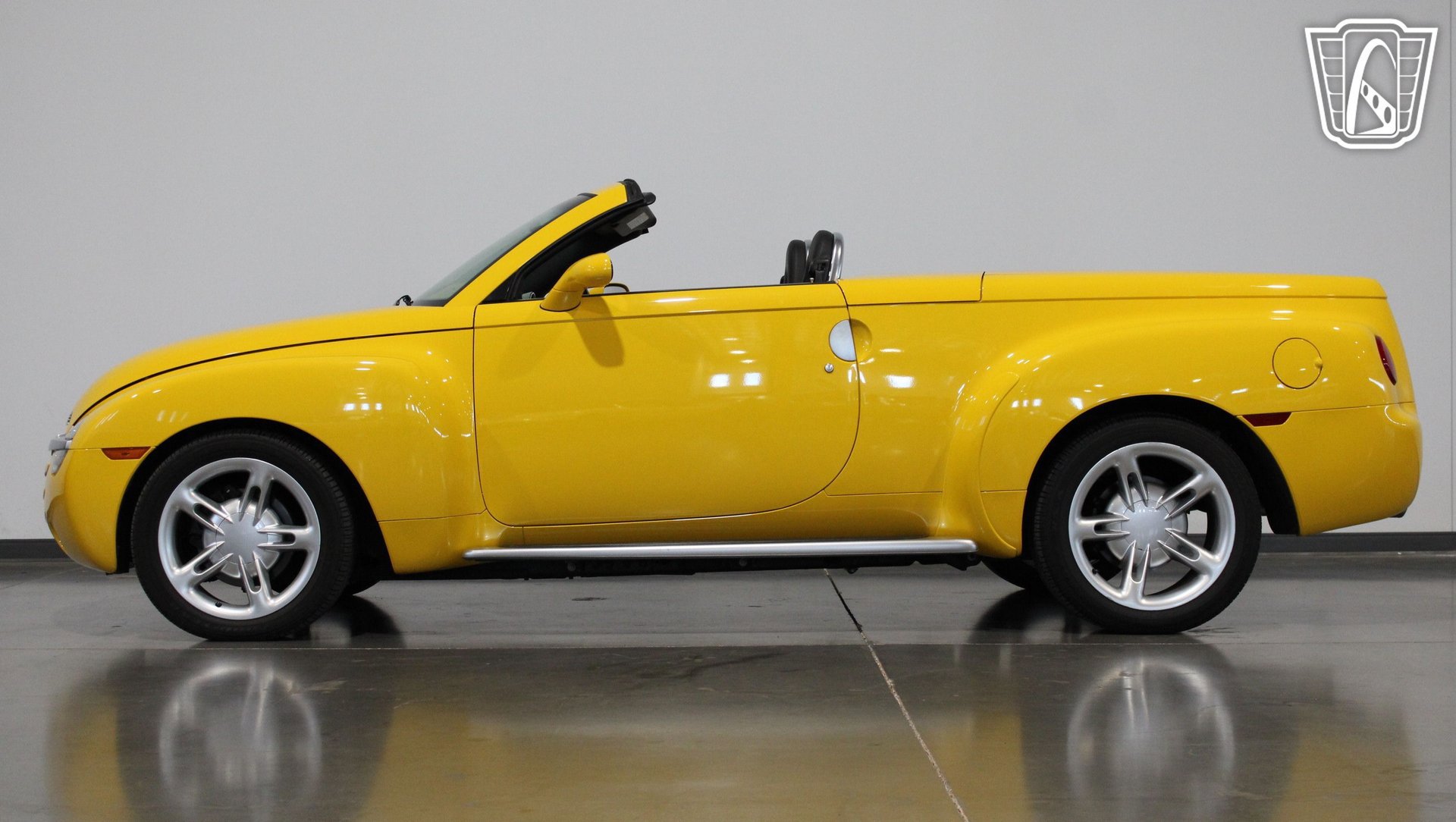 Used 2003 Chevrolet SSR w/ Preferred Equipment Group RWD image 26