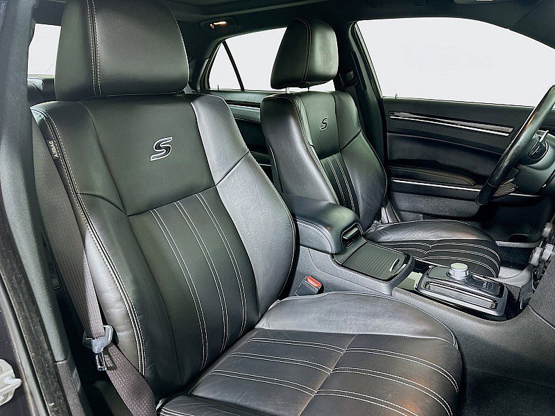 Used 2022 Chrysler 300 S image 27