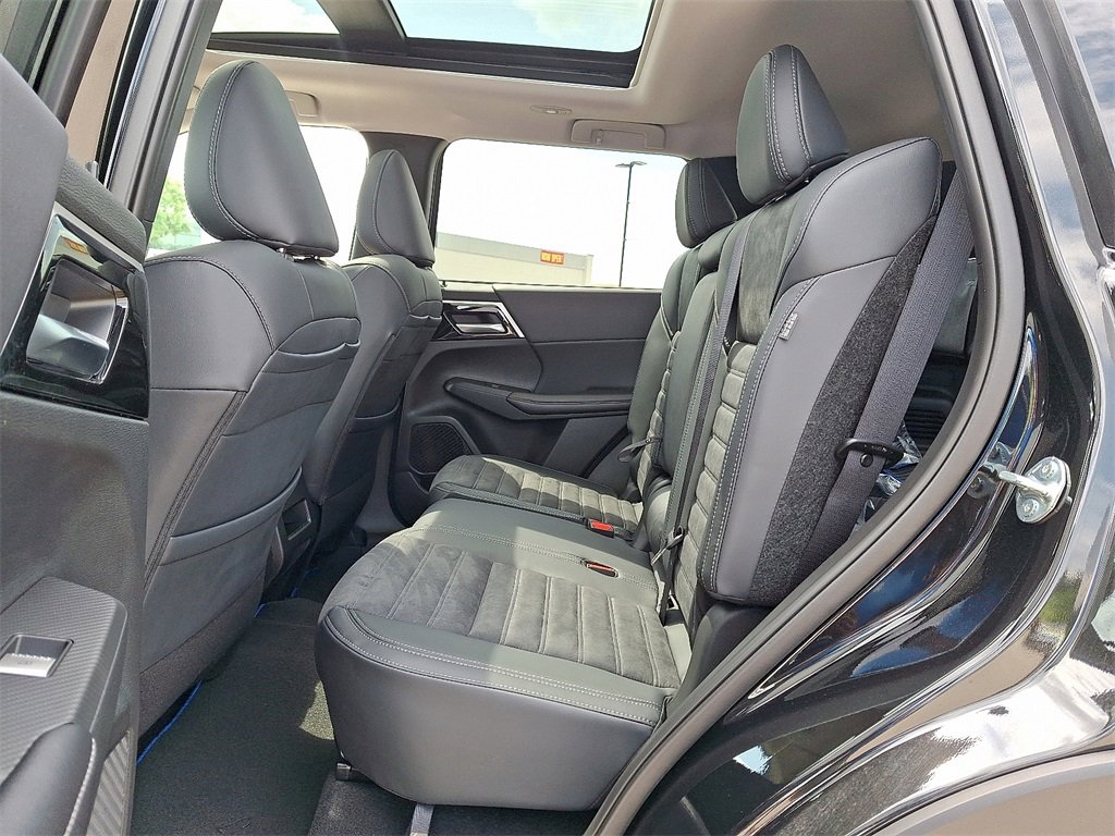 New 2025 Mitsubishi Outlander SE image 5