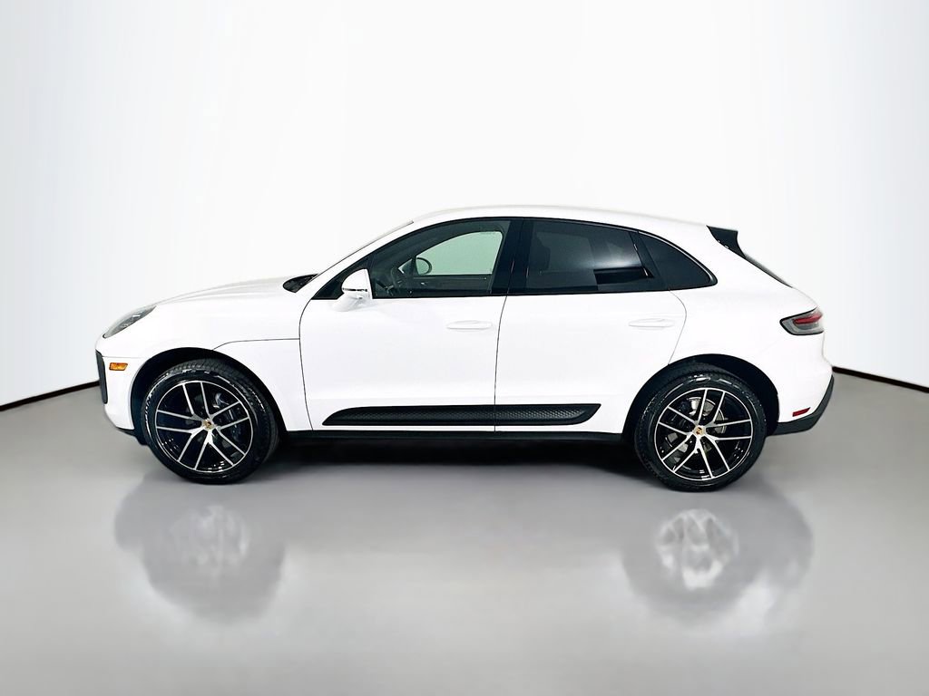 Certified 2025 Porsche Macan image 2