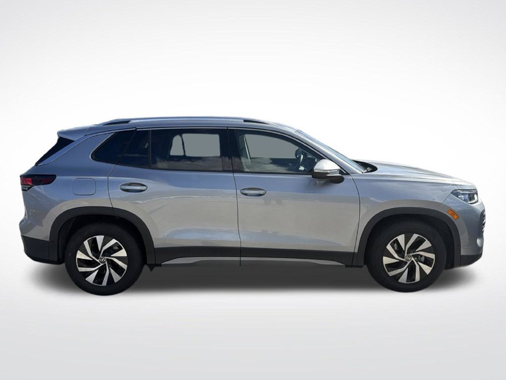 Used 2026 Volkswagen Tiguan S FWD image 9