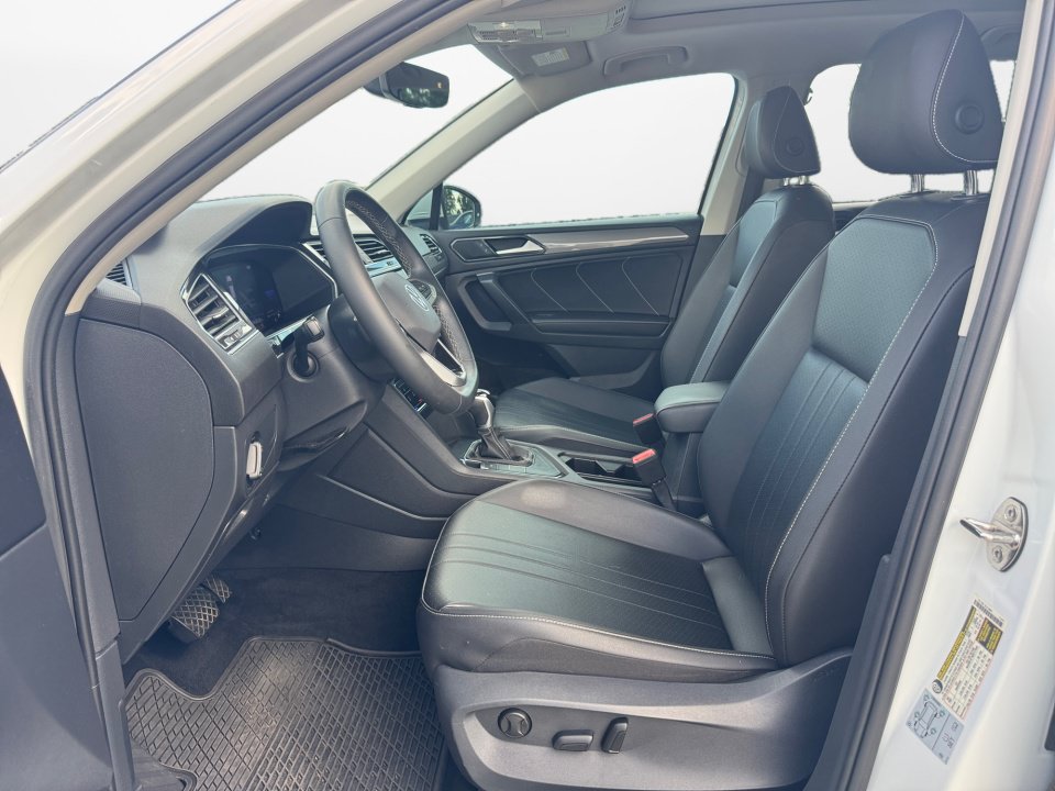 Used 2022 Volkswagen Tiguan SE FWD image 11
