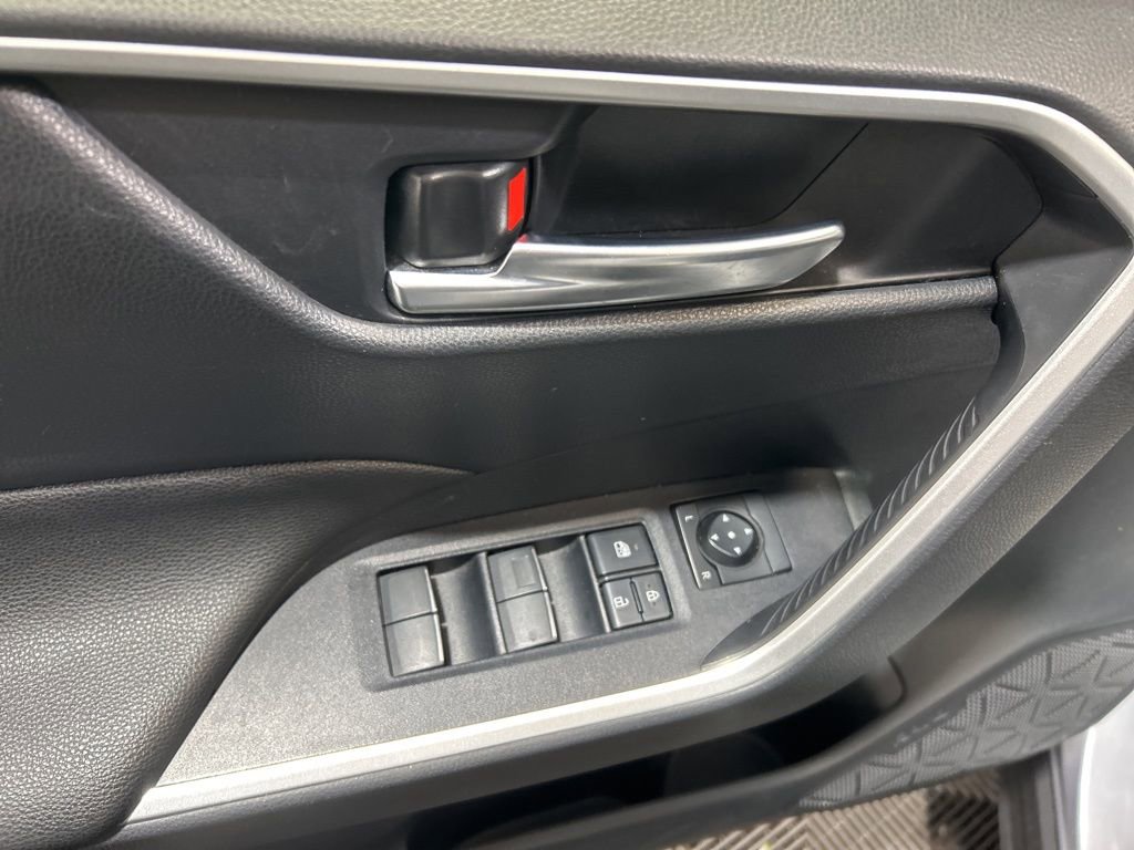 Used 2023 Toyota RAV4 SE image 24