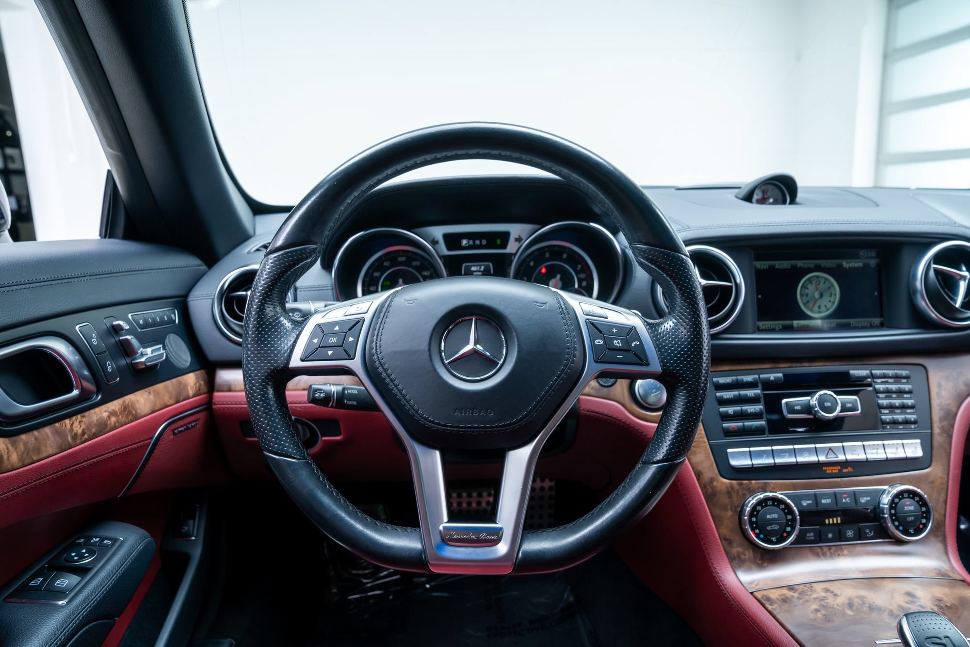 Used 2015 Mercedes-Benz SL 550 image 11