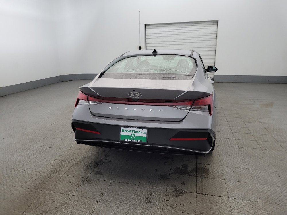Used 2025 Hyundai Elantra SE image 7