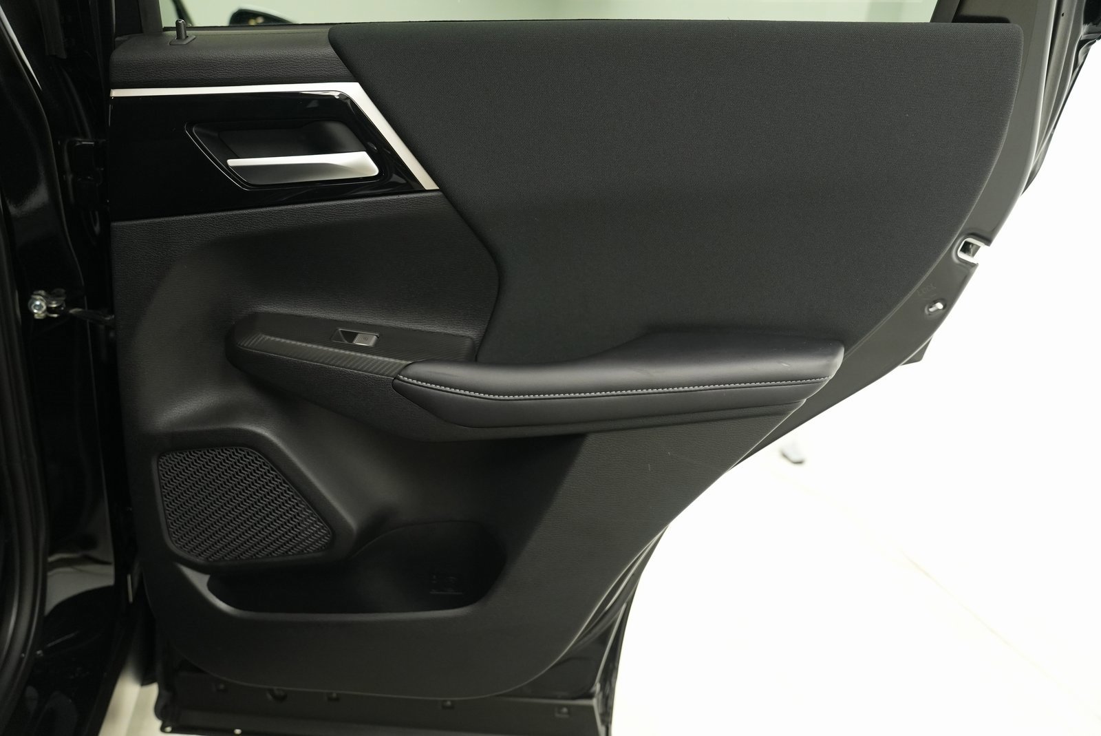 Used 2025 Mitsubishi Outlander ES image 18