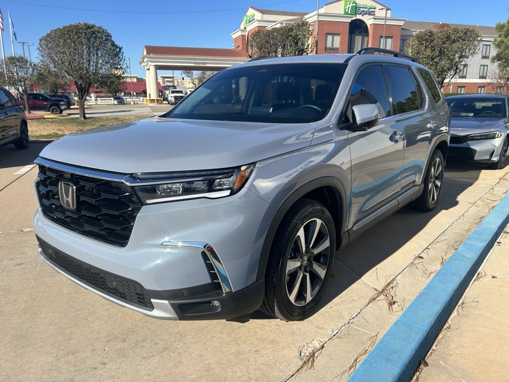 Used 2025 Honda Pilot Elite image 2