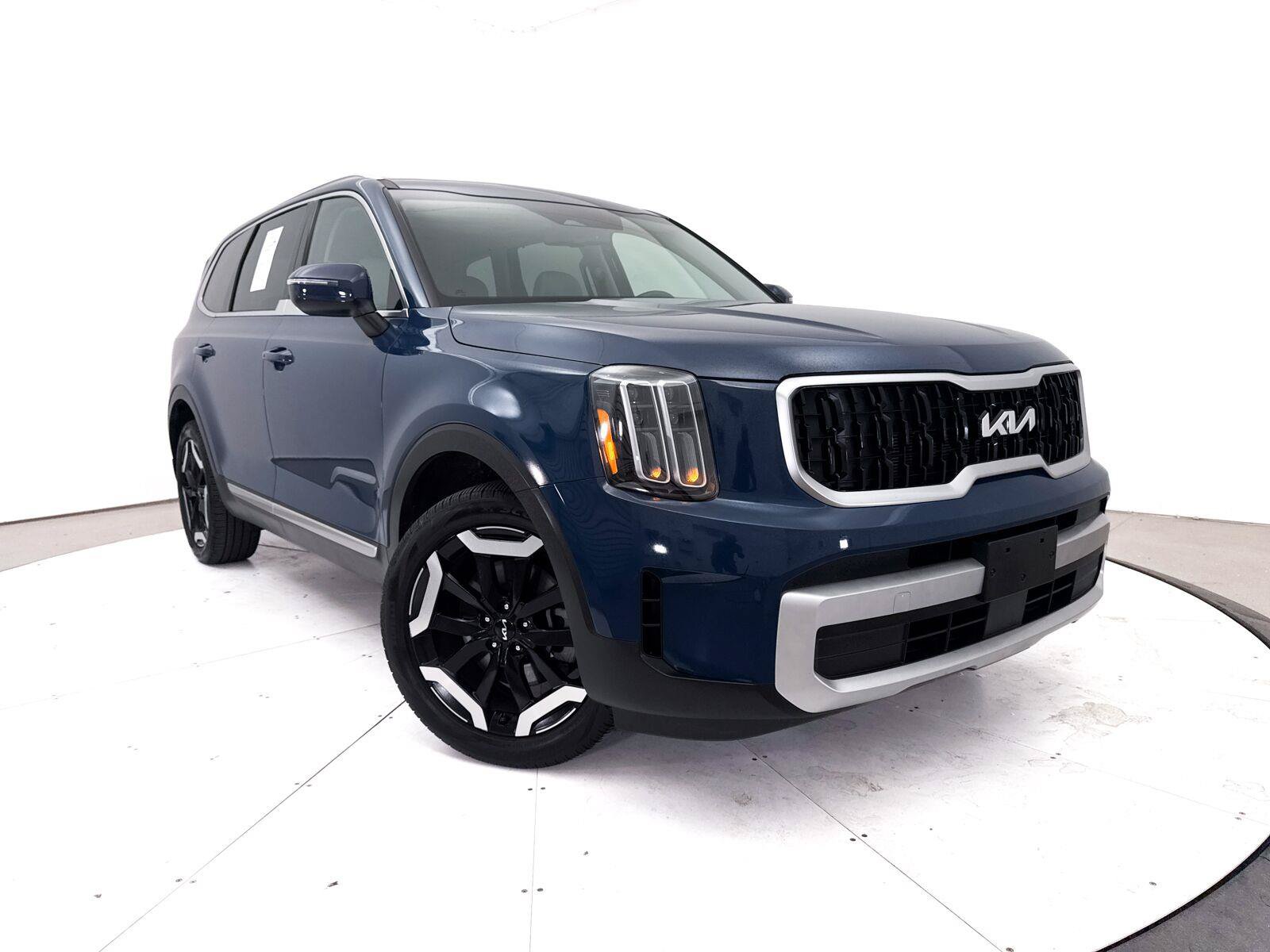 Used 2024 Kia Telluride EX w/ EX Captain's Chair Package