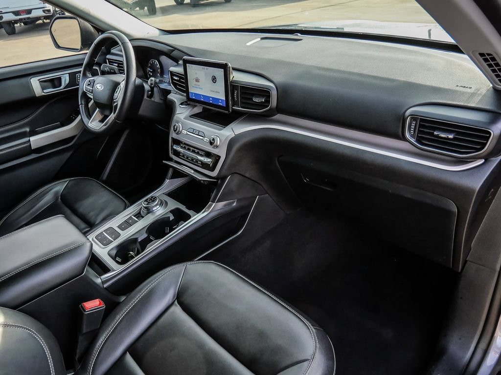 Used 2024 Ford Explorer XLT w/ Equipment Group 202A RWD image 70