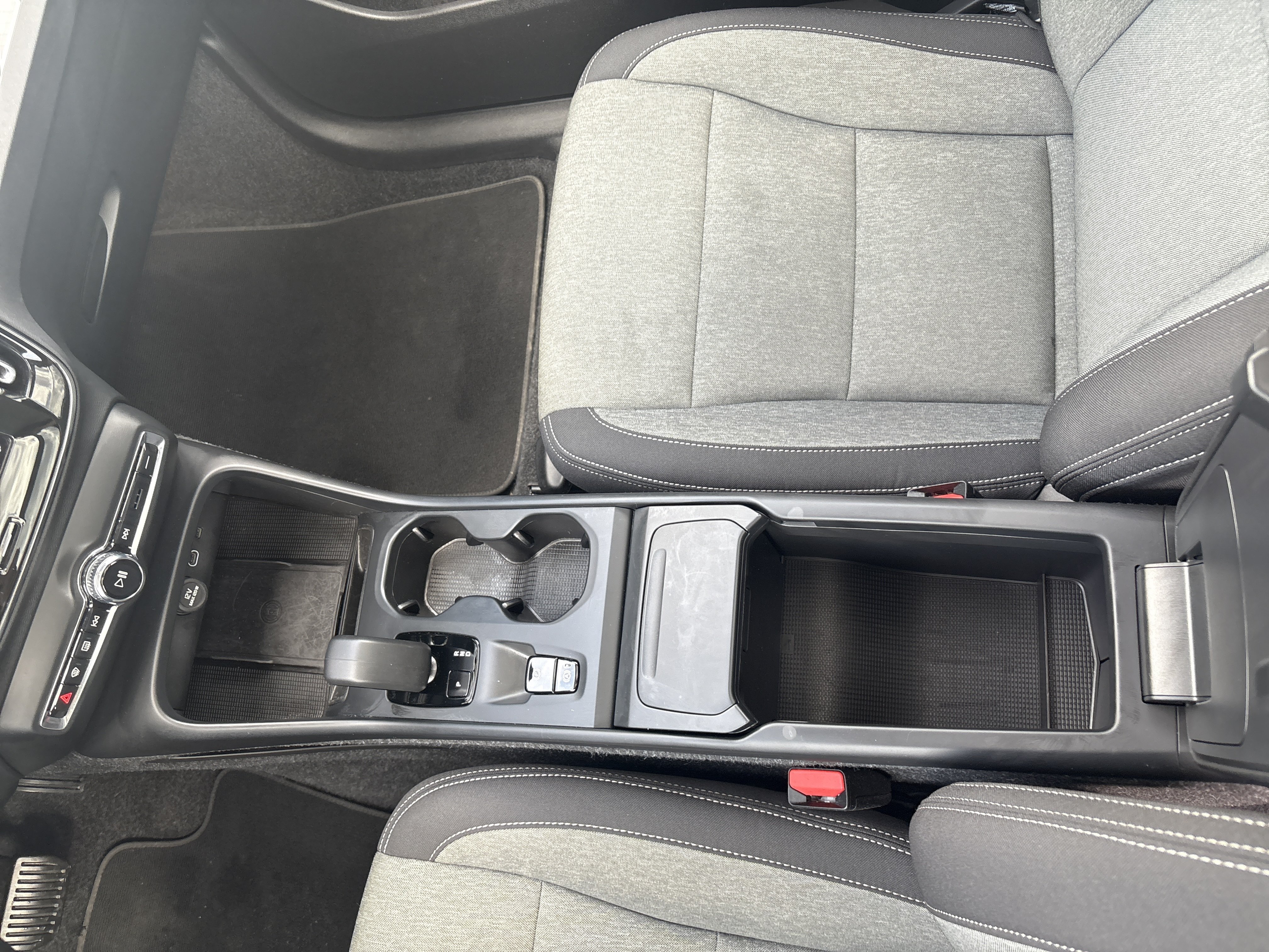 Certified 2025 Volvo XC40 B5 Core AWD/4WD image 8