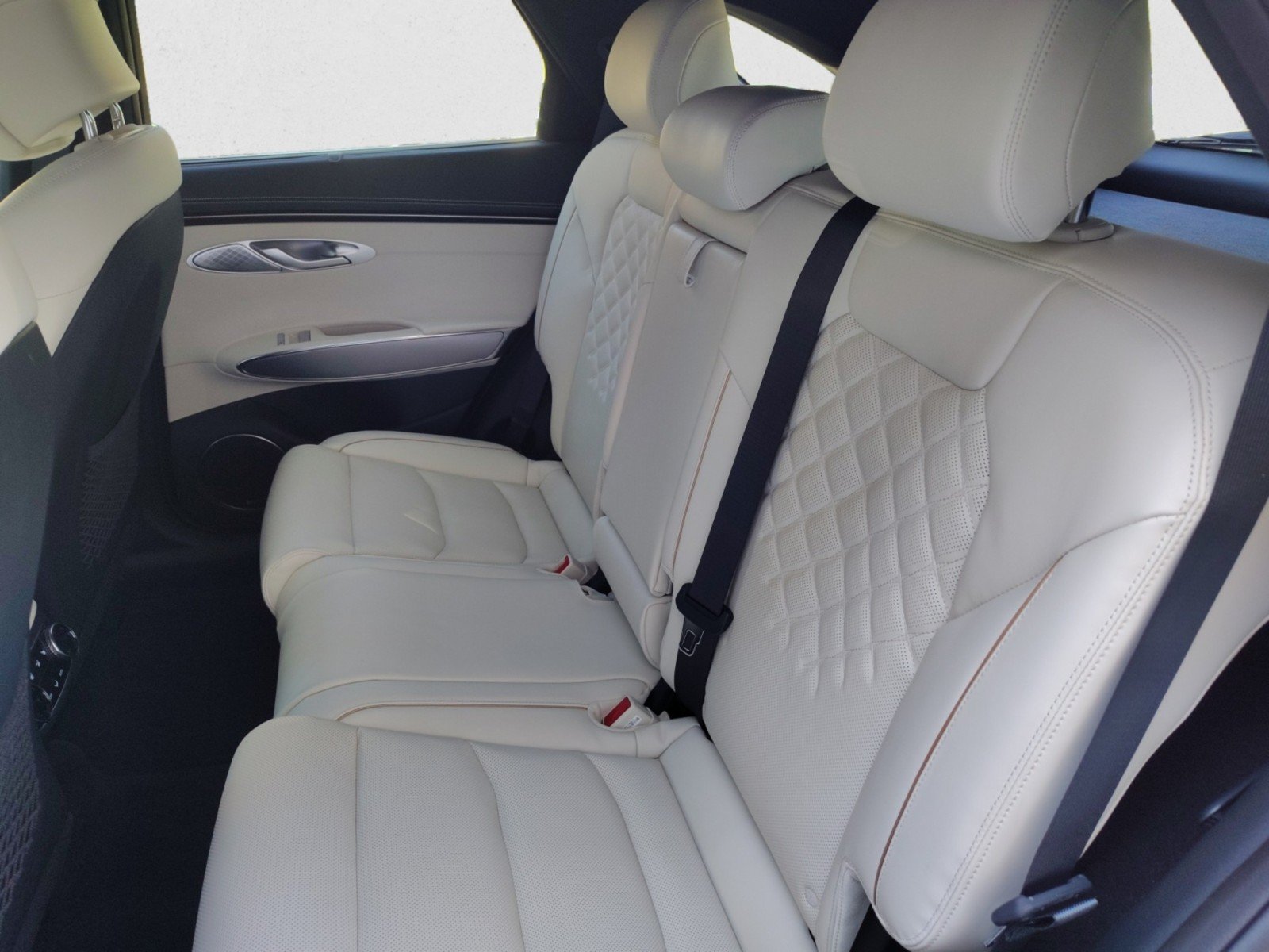 Used 2025 Genesis Electrified GV70 w/ Prestige Package AWD/4WD image 18