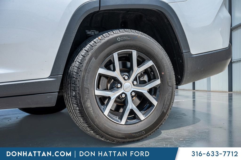 Used 2023 Jeep Grand Cherokee L Limited AWD/4WD image 38