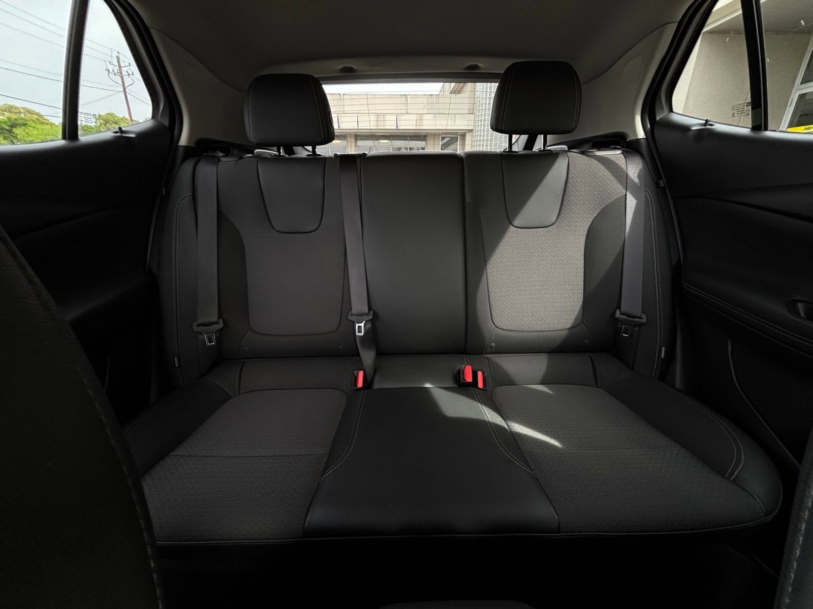 Used 2025 Buick Encore GX Preferred image 42