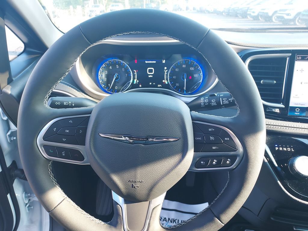 New 2026 Chrysler Pacifica Select FWD image 17